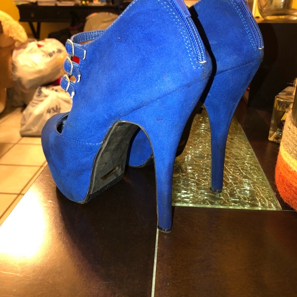 Heels worn like 5 times - Picture 2 of 2